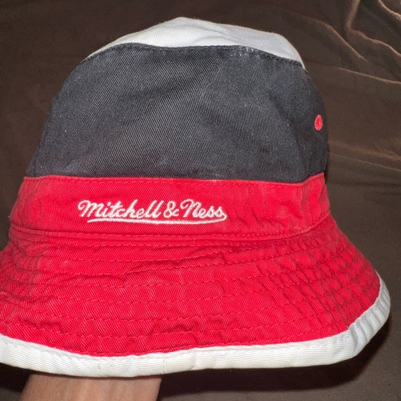 Mitchell & Ness Chicago Bulls Bucket Hat - Picture 2 of 3